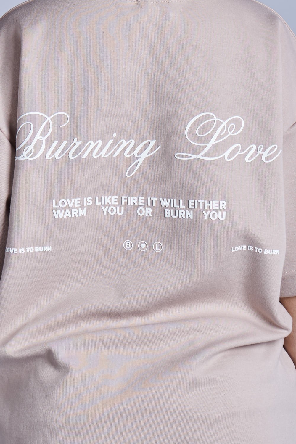 Camiseta oversized burning love - drop 01 - 25