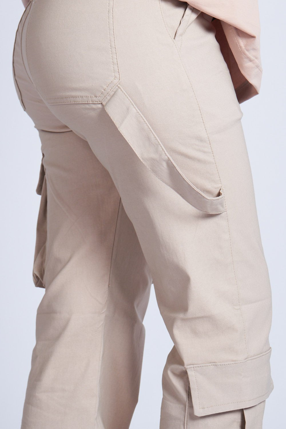 PANTALON CARGO ASIMETRICO CHARRETERA ARENA - REDUX CLUB