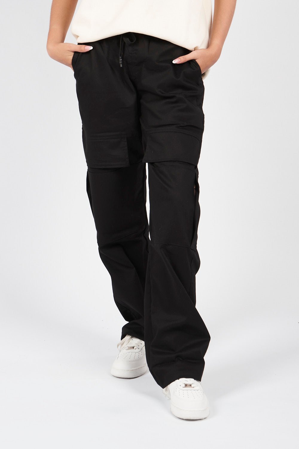 PANTALON CARGO CON CIERRES LATERALES NEGRO - REDUX CLUB